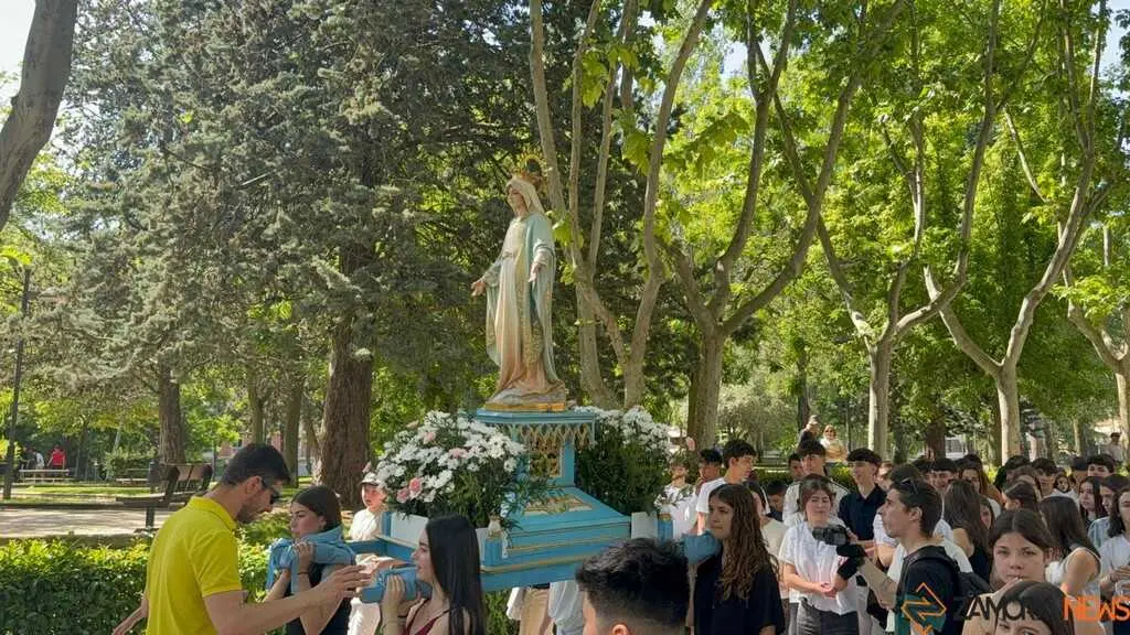 La Milagrosa peregrina con la Virgen y celebra la Eucarist&iacute;a en Cristo Rey_18