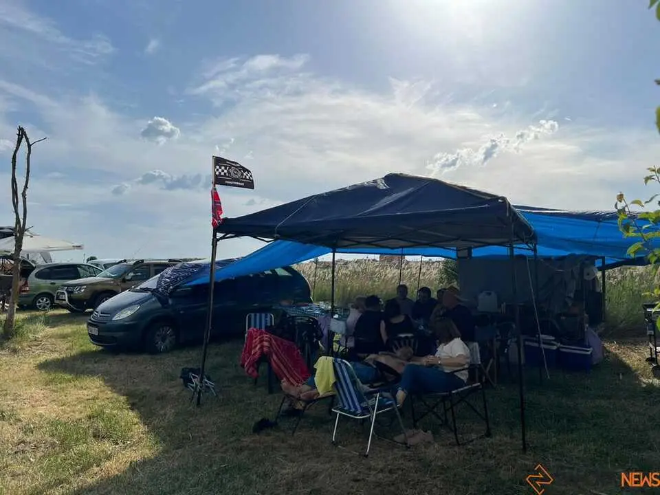 Vecinos meriendan en la pradera de Bamba Virgen de la viso _4