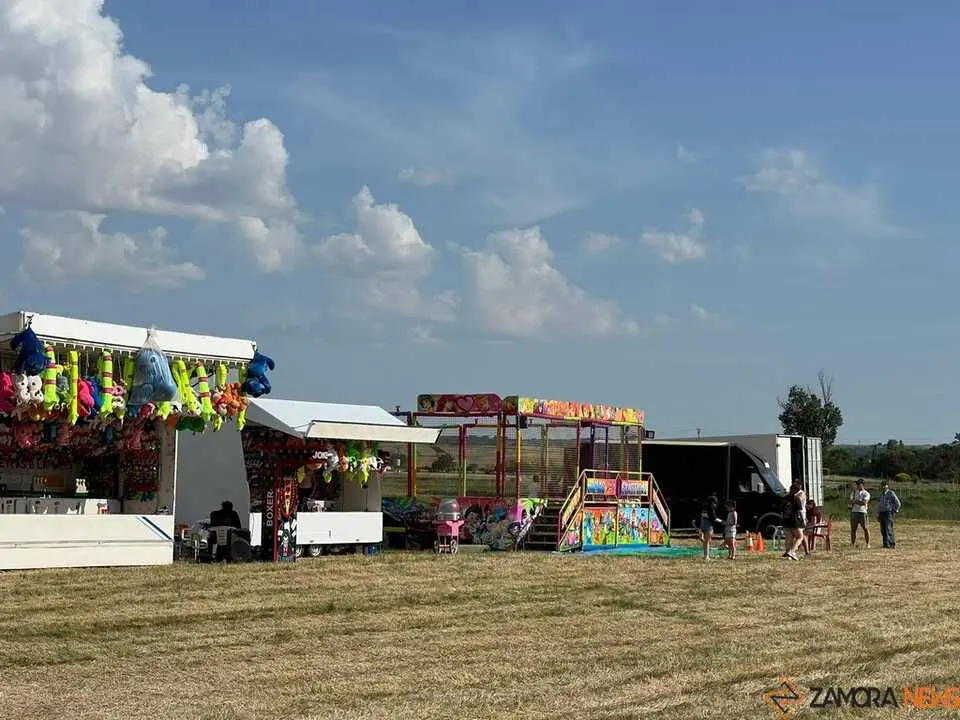 Vecinos meriendan en la pradera de Bamba Virgen de la viso _10