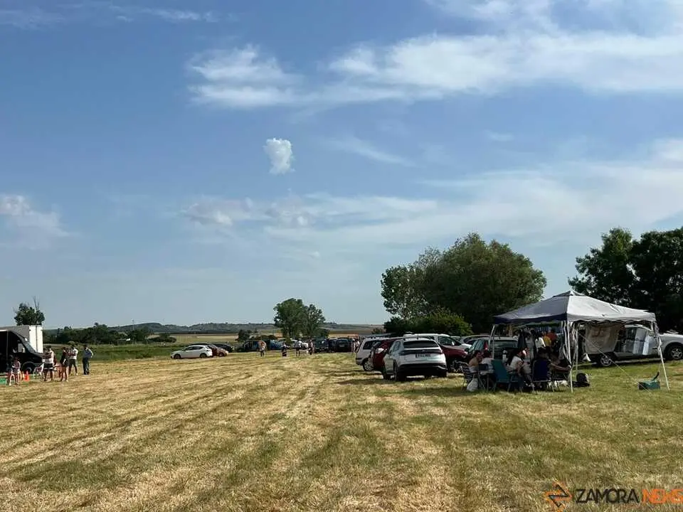 Vecinos meriendan en la pradera de Bamba Virgen de la viso _11