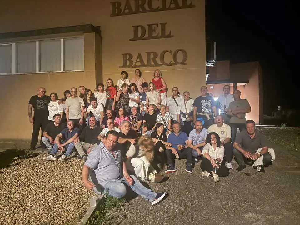 Los participantes en el Barcial Fest posan juntos