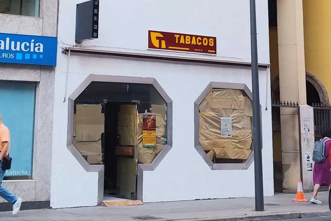 Estanco en la Avenida de V&iacute;ctor Gallego, en fase de acondicionamiento