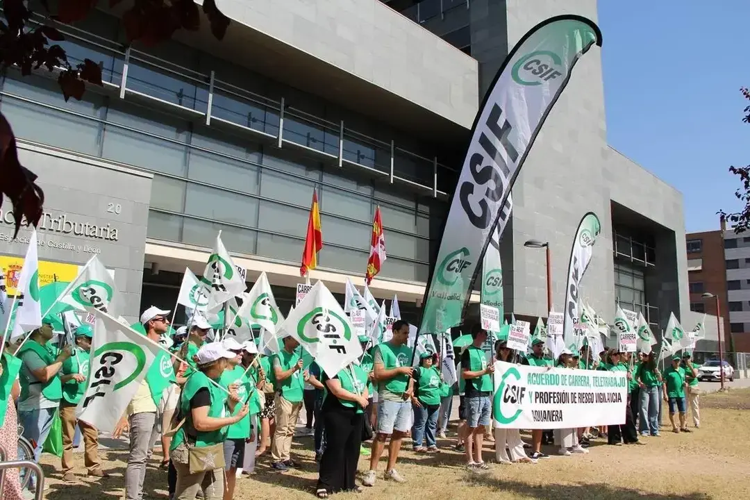Concentraci&oacute;n de la plantilla de la Agencia Tributaria en Valladolid