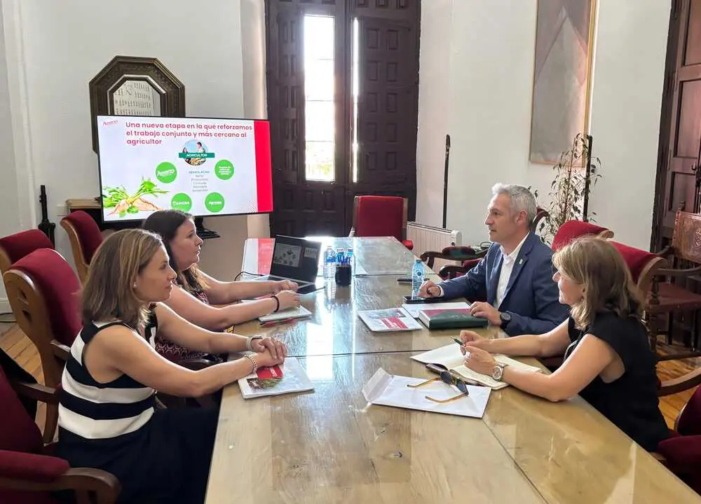 Reuni&oacute;n alcalde de Toro y Azucarera