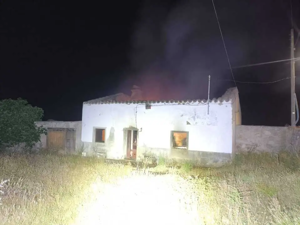incendio casa en Pereruela de Sayago  (1)