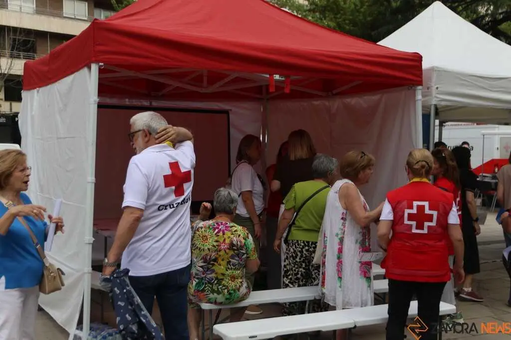Feria Tecnol&oacute;gica La Marina Semana personas mayores Cruz Roja 