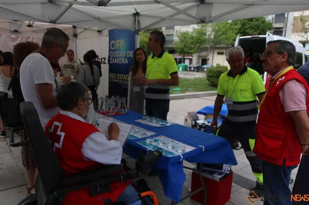 Feria Tecnol&oacute;gica La Marina Semana personas mayores Cruz Roja _5