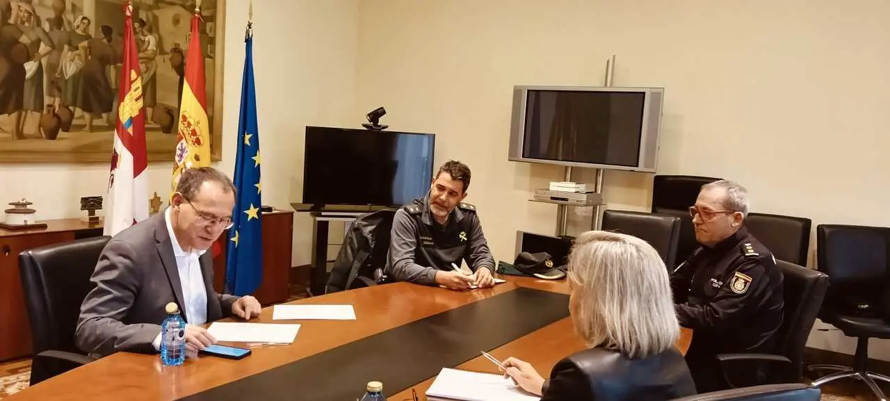 Reuni&oacute;n del subdelegado del Gobierno con las FCSE
