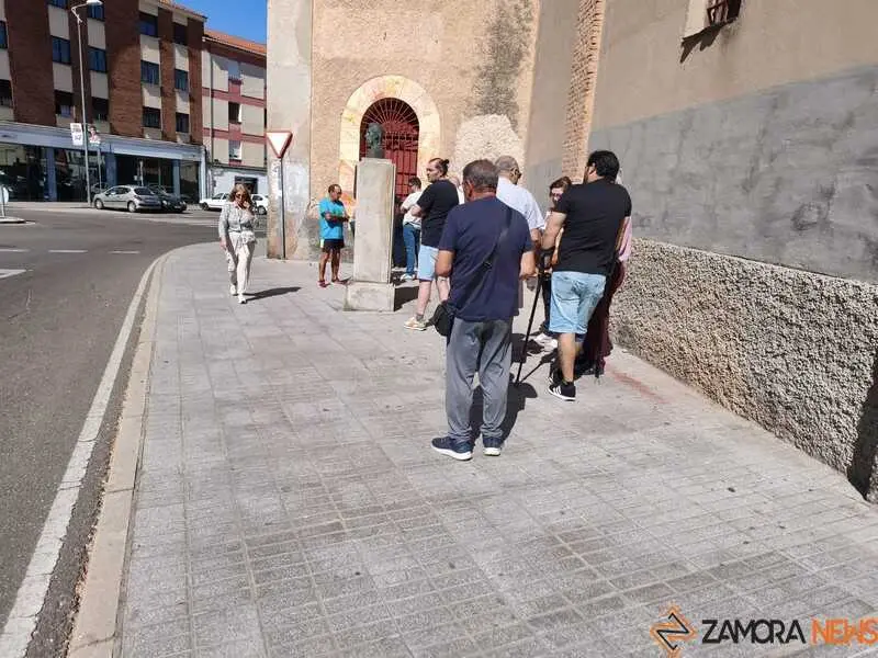 colas en la Plaza de Toros de Zamora