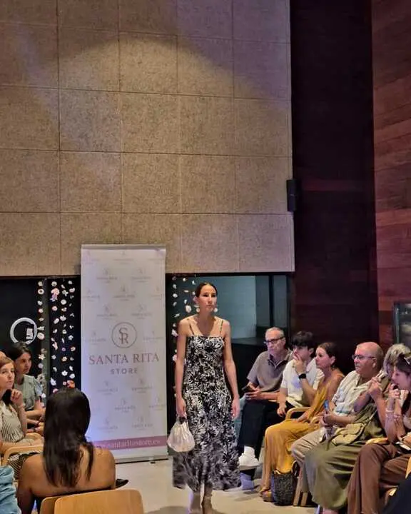 Una de las modelos durante el desfile en el Museo Etnogr&aacute;fico. Fotos cedidas
