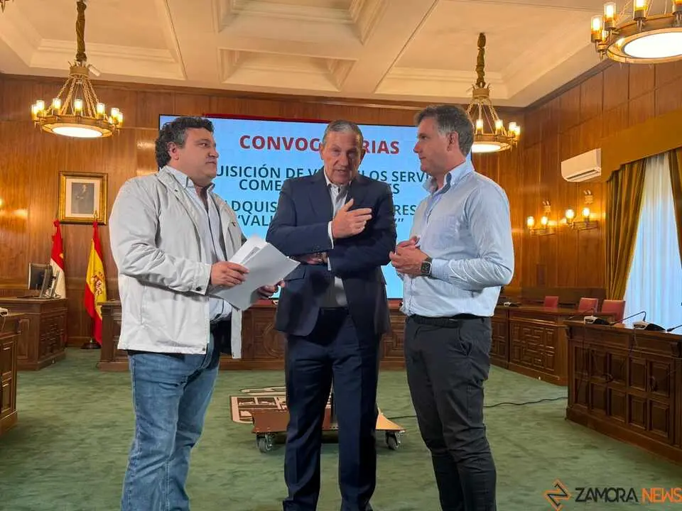 Javier Fa&uacute;ndez Dom&iacute;nguez,  Ramiro Silva Monterrubioy  Jos&eacute; &Aacute;ngel Ruiz Rodr&iacute;guez.