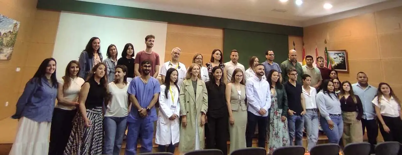 Imagen de familia del acto de bienvenida de los nuevos MIR en el Hospital Virgen de la Concha