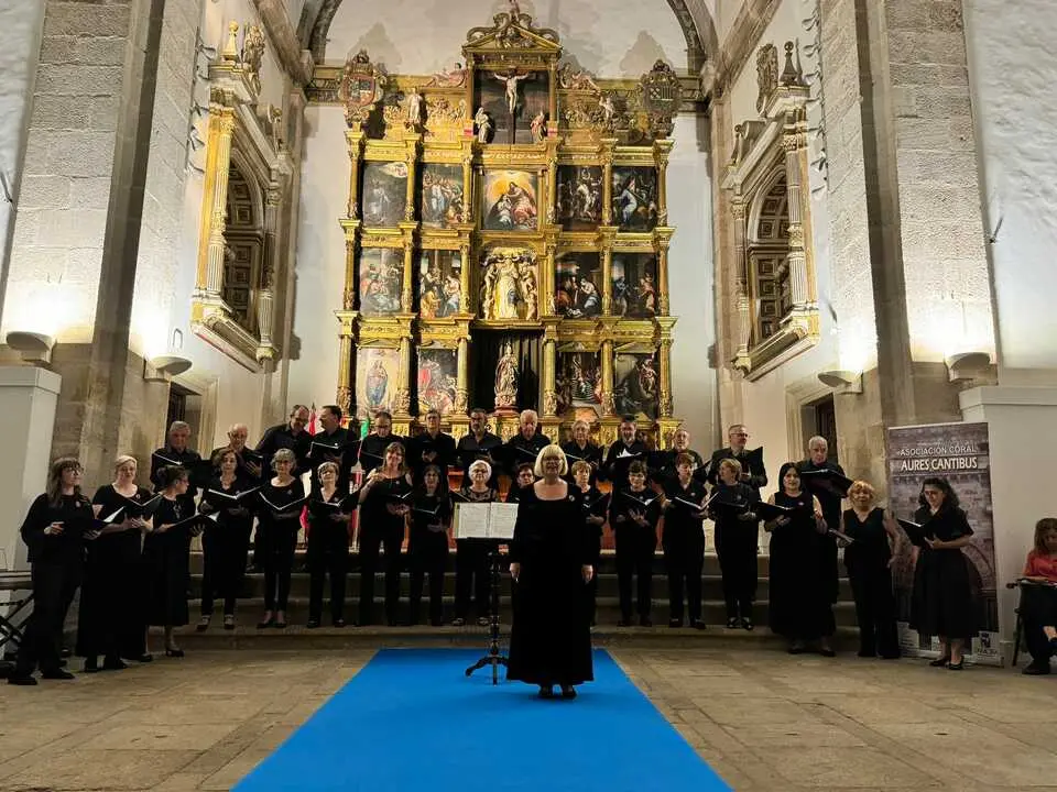 Coral Aures Cantibus "Voces ue nos unen"