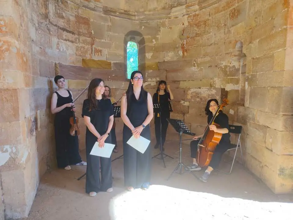 Un momento del concierto en el monasterio de Santa Mar&iacute;a de Moreruela