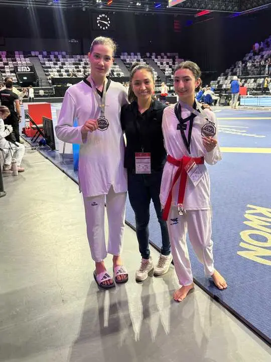 Las deportistas zamoranas muestran las medallas que han logrado en Alemania
