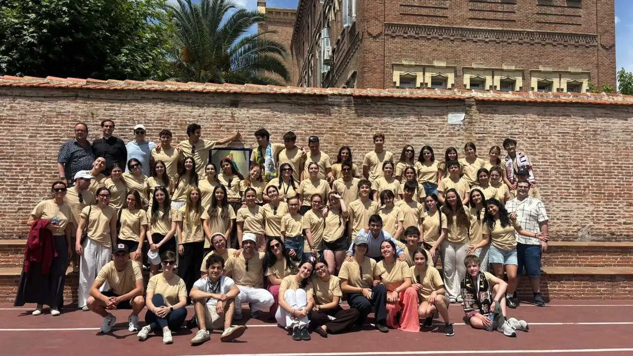 J&oacute;venes zamoranos acuden a ver al Papa Le&oacute;n XIV