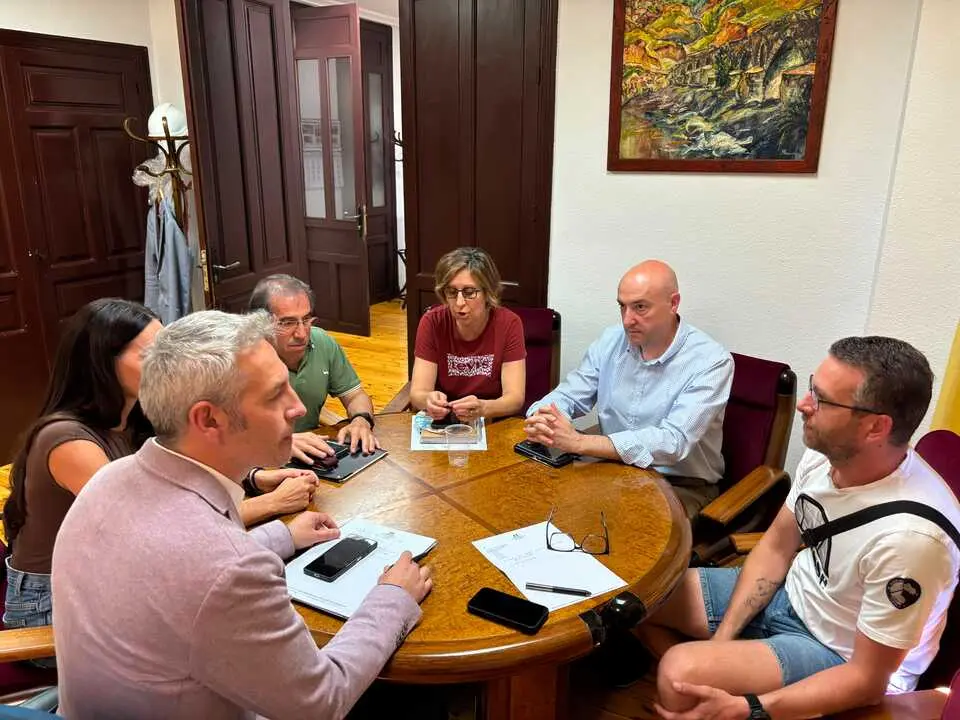 vecinos de Tagarabuena con el alcalde de Toro