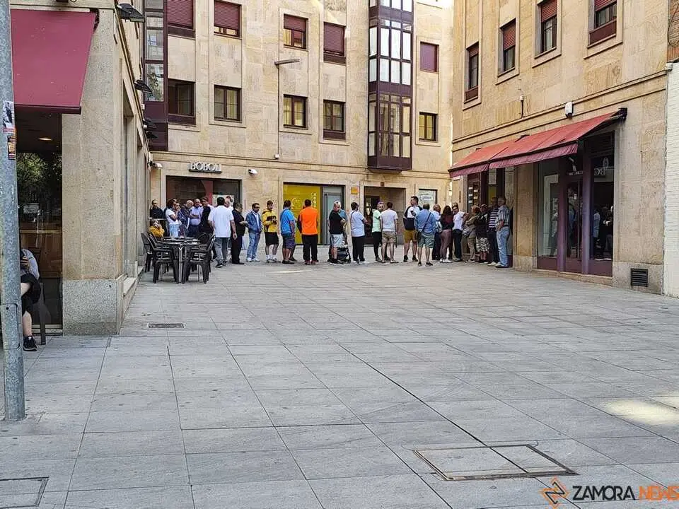 Colas entradas Zamora CF Sbadell 