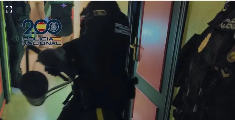 Polic&iacute;a Nacional durante el operativo