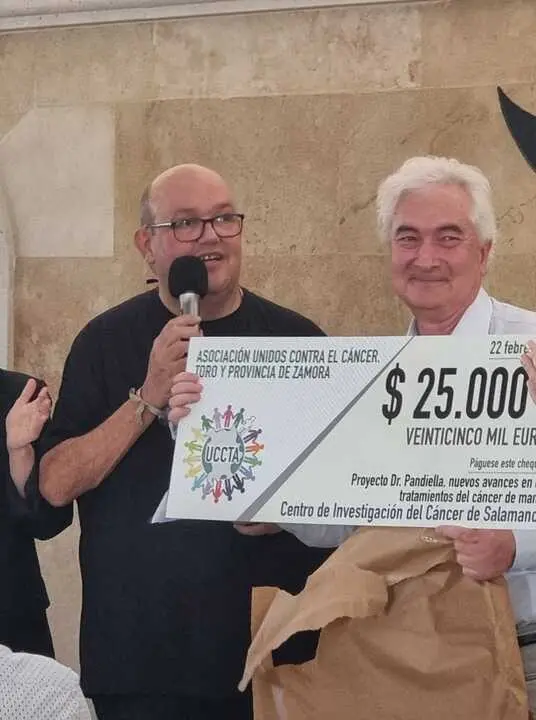 &Aacute;ngel Garc&iacute;a en la fiesta anual de la Asociaci&oacute;n Unidos contra el C&aacute;ncer de Toro