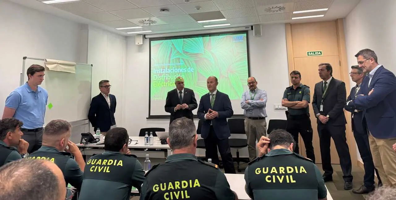 2026-06-11.- Inauguraci&oacute;n jornada de formaci&oacute;n en riesgo el&eacute;ctrico a la GC