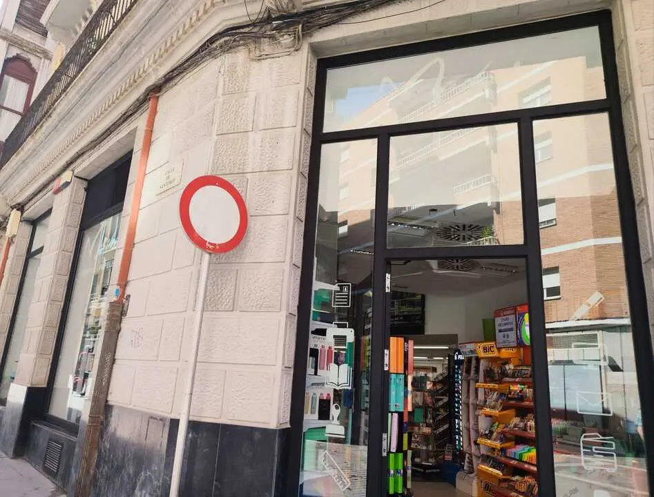 Librer&iacute;a Machado en el nuevo local