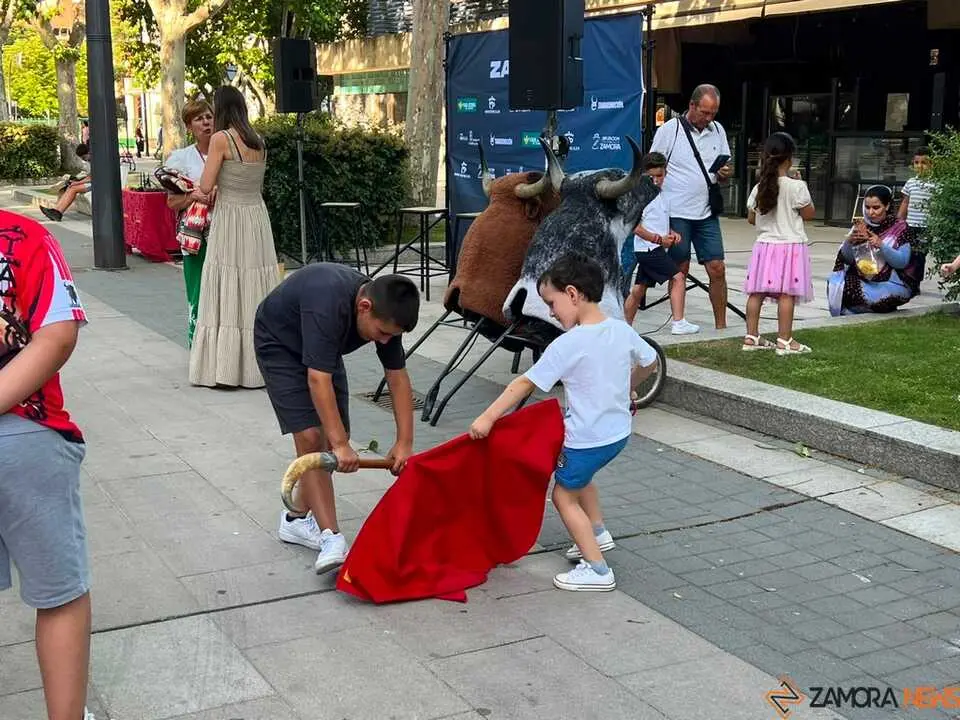 El Fandi y Taller de bnderillas en La Marina _30