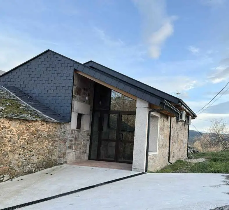 Centro c&iacute;vico social Otero de Sanabria 