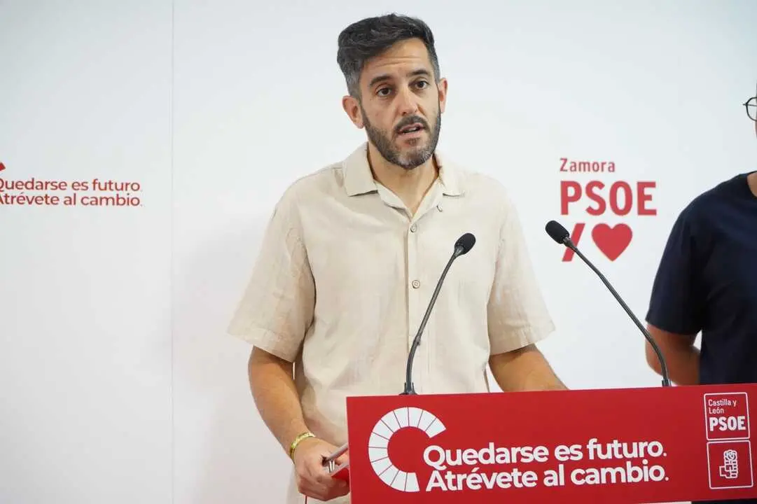 Javier Garc&iacute;a, durante la rueda de prensa en la sede del PSOE de Zamora