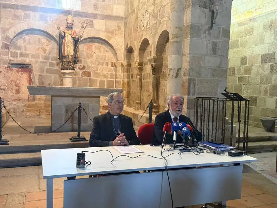 Fernando Valera y Jaime Mayor Oreja, presidente del Real Instituto Universitario de Estudios Europeos,