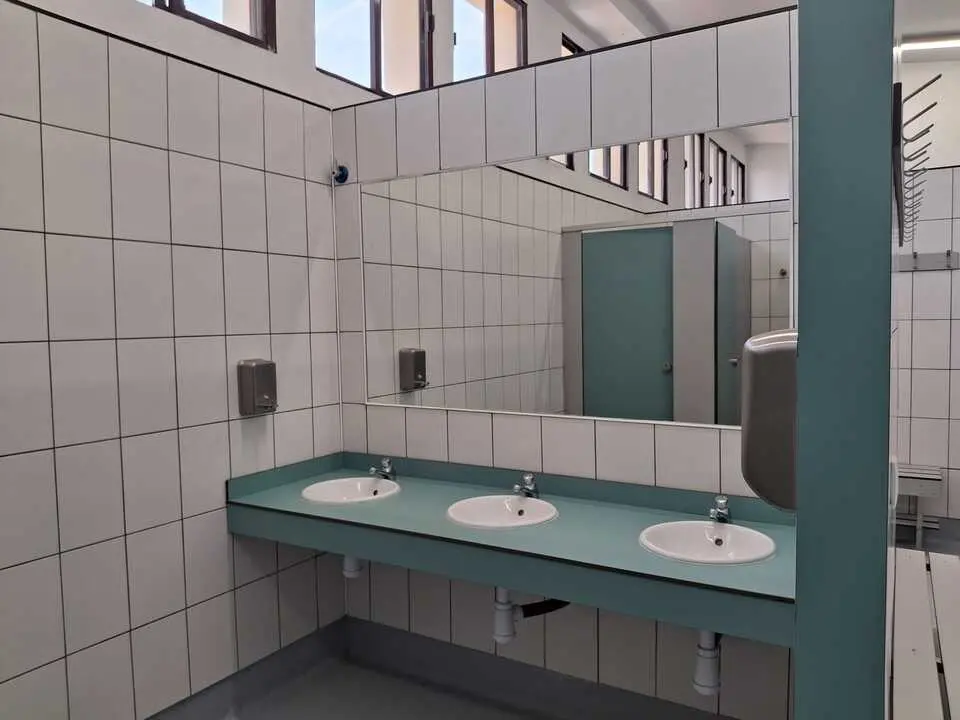 Nuevos vestuarios piscina municipal de Toro 