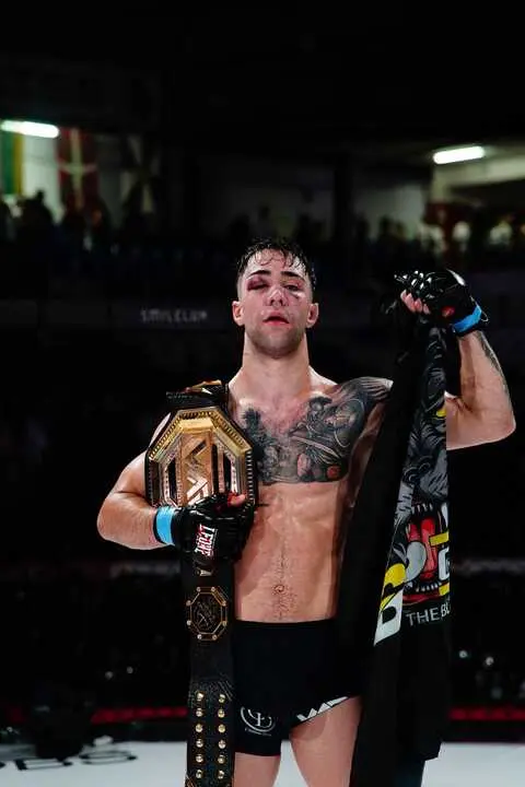 &Oacute;scar Hern&aacute;ndez campe&oacute;n de  The Ultimate Warrior