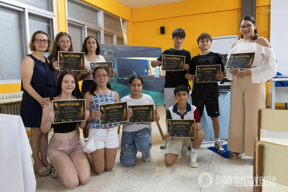 IES Le&oacute;n Felipe diplomas alumnos corto - imagen Interbenavente