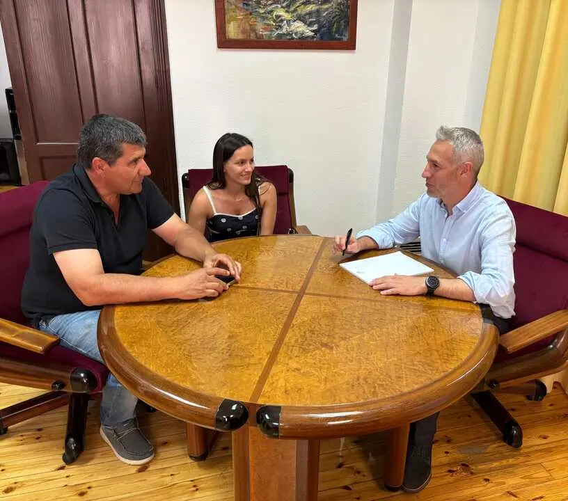 El alcalde Carlos Ramos con representantes de la Junta Agropecuaria