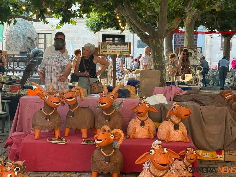 Uno de los puestos de la Feria de la Cer&aacute;mica de Zamora