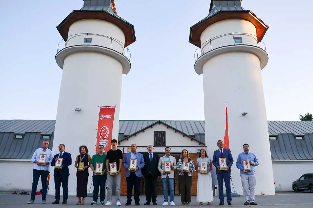 Foto de familia de los premiados