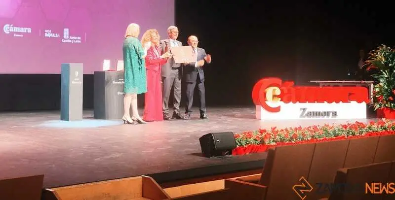 Renata L&oacute;pez y F&eacute;lix Dom&iacute;nguez, de Esla Formaci&oacute;n, Premio Mercurio 2026