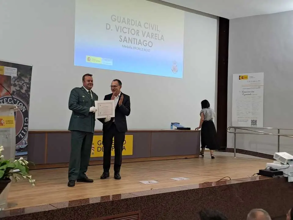 El guardia civil V&iacute;ctor Varela recibe la Medalla al M&eacute;rito de Protecci&oacute;n Civil
