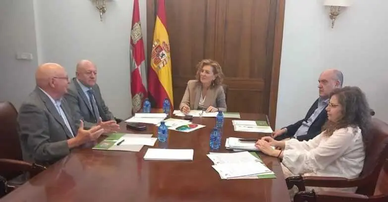 FSIE CyL SE RE&Uacute;NE CON LA NUEVA CONSEJERA DE EDUCACI&Oacute;N