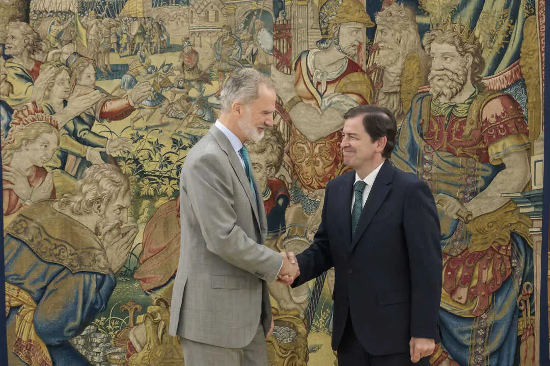 S. M. el Rey recibe en audiencia al presidente de la Junta