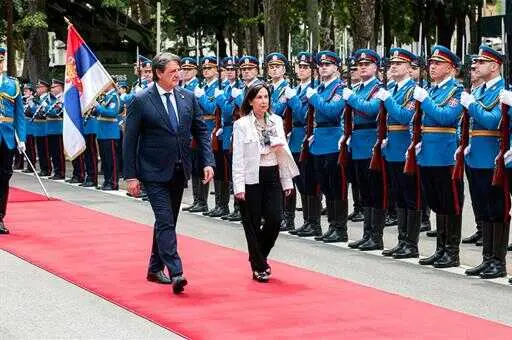 La ministra de Defensa, Margarita Robles, durante su visita a Serbia
