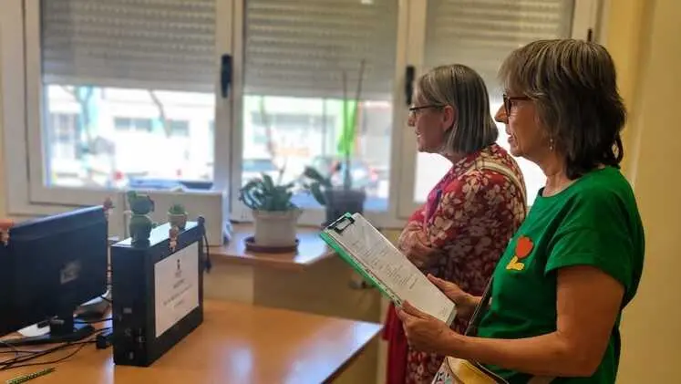 Nines y Pilar en registro Ayto de Zamora