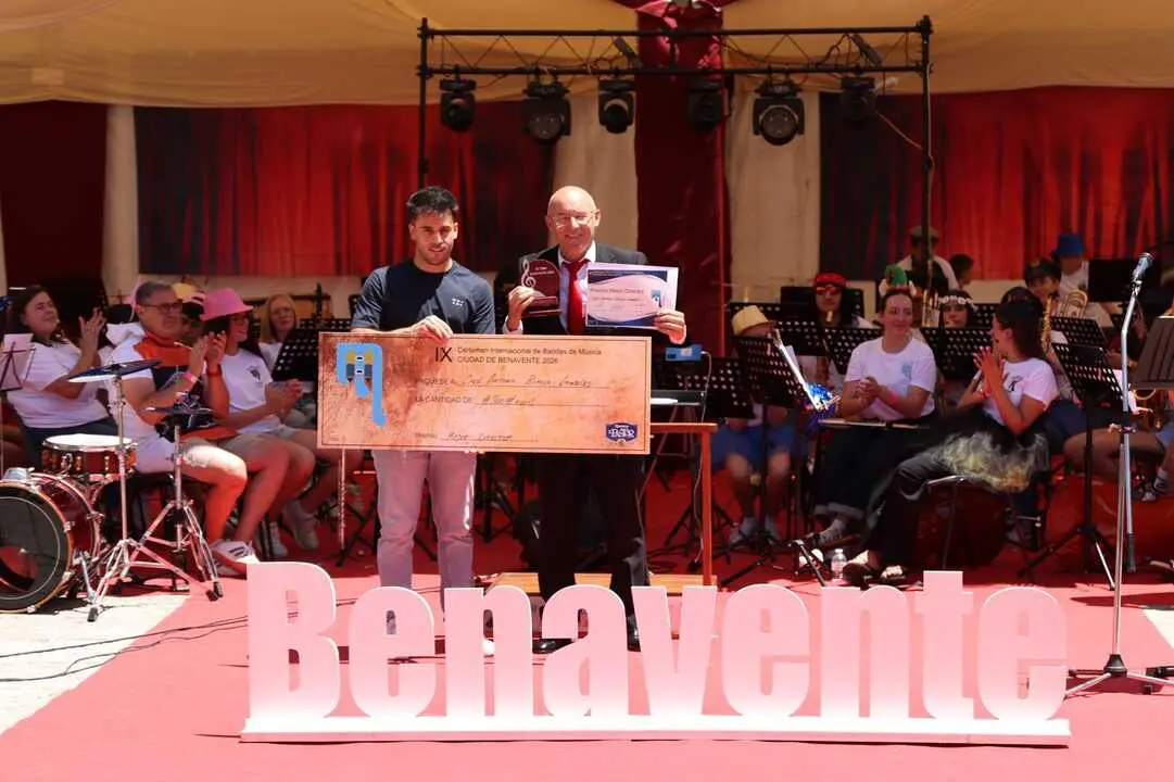 MEJOR DIRECTOR  X Certamen Internacional de Bandas de M&uacute;sica