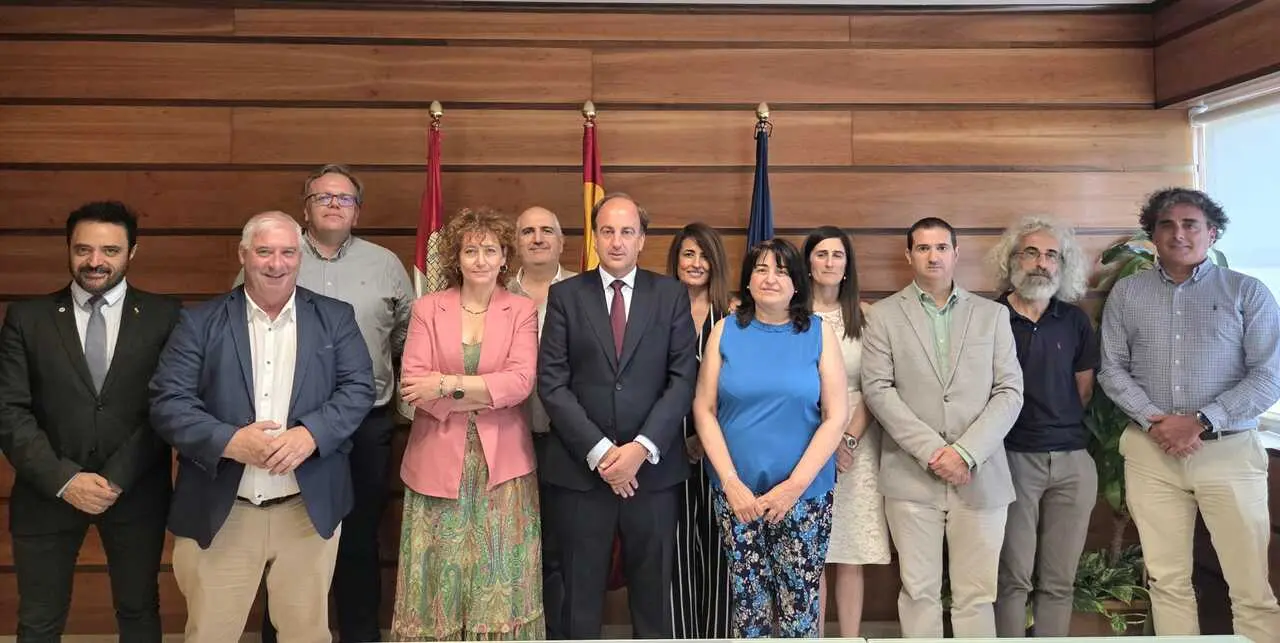 Reuni&oacute;n con colegios profesionales de Ingenieros T&eacute;cnicos Agr&iacute;colas