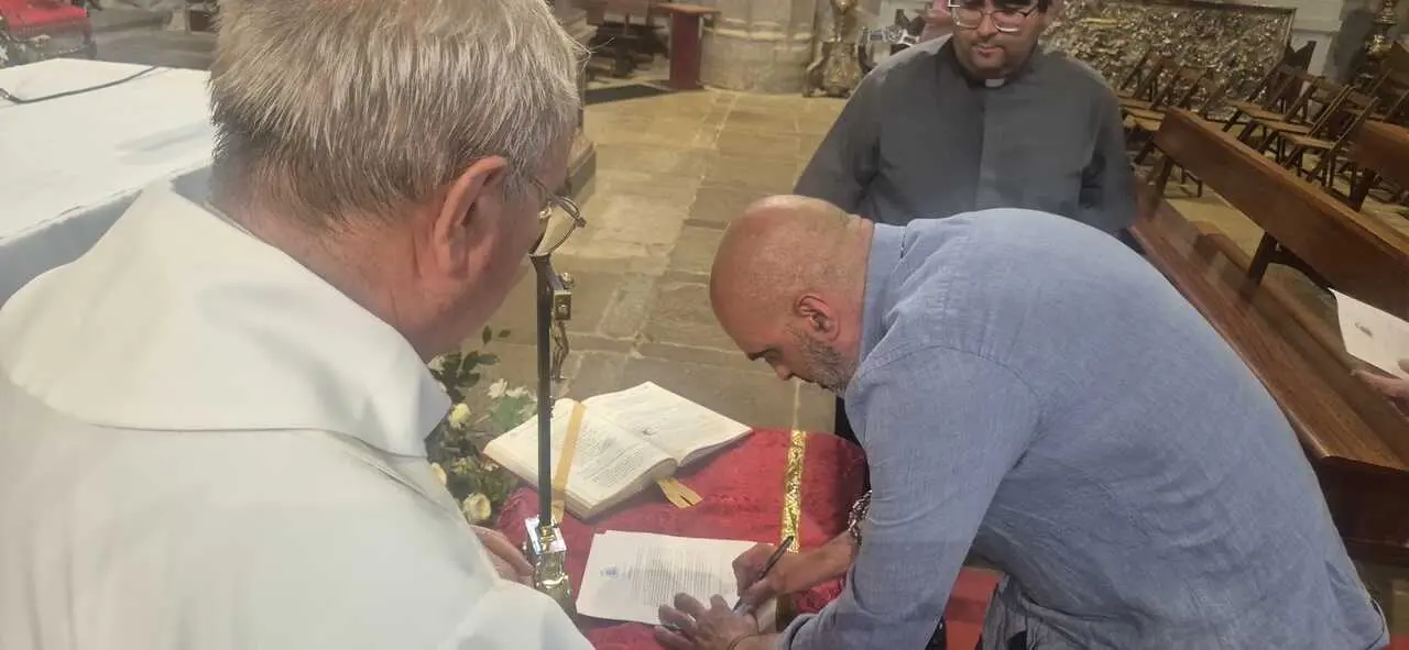 Pablo Alonso ratifica su puesto de presidente de la Cofrad&iacute;a de la Esperanza _6