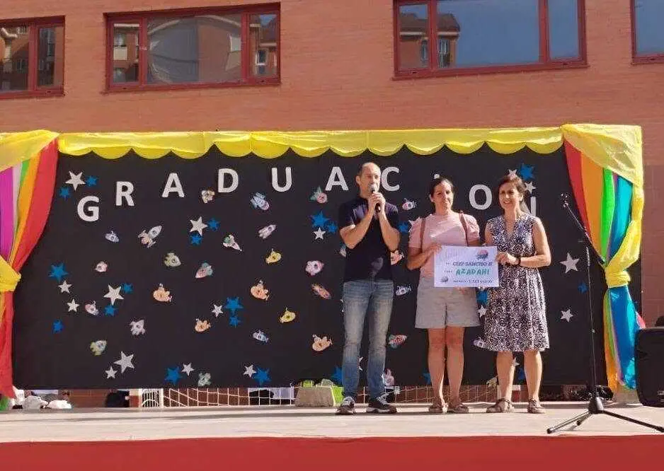 AZADAHI entrega donaci&oacute;n CEIP Sancho II