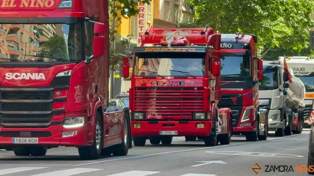  camioneros por Zamora en el d&iacute;a san Crist&oacute;bal 