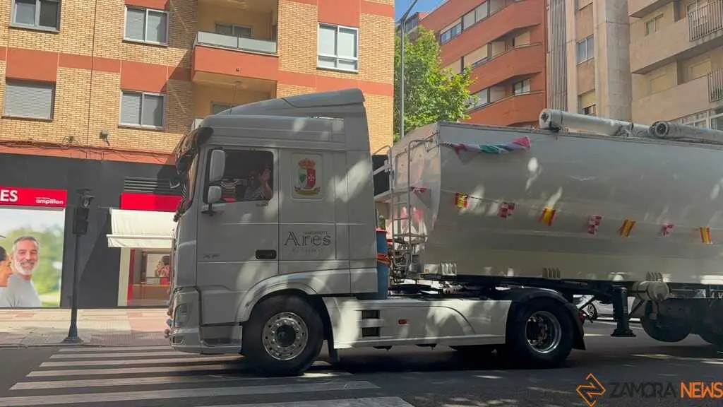  camioneros por Zamora en el d&iacute;a san Crist&oacute;bal _3