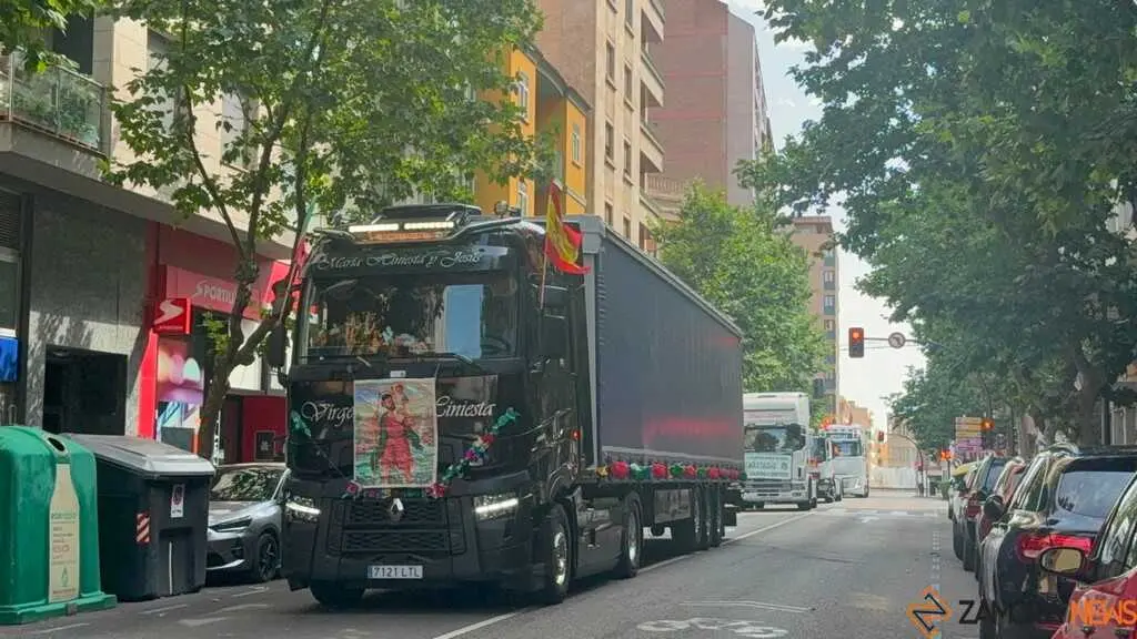  camioneros por Zamora en el d&iacute;a san Crist&oacute;bal _33