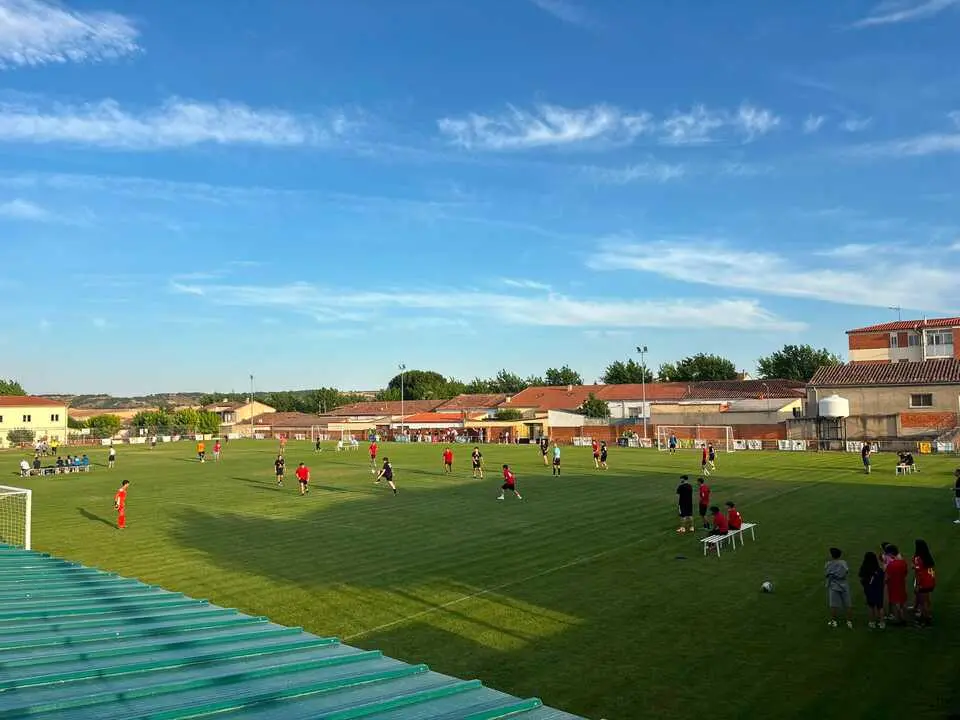 Corrales del Vino. campo de f&uacute;tbol  (1)